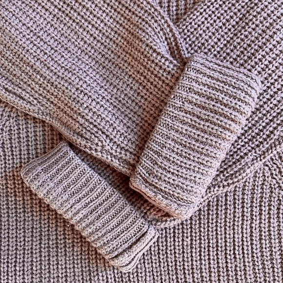 Over sized Knitted Cozy Sweater For Sale! - Picture 6 of 9